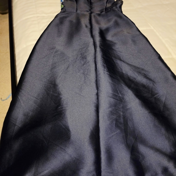 Kay Unger Barbara Floral Gown.  - Picture 16 of 16